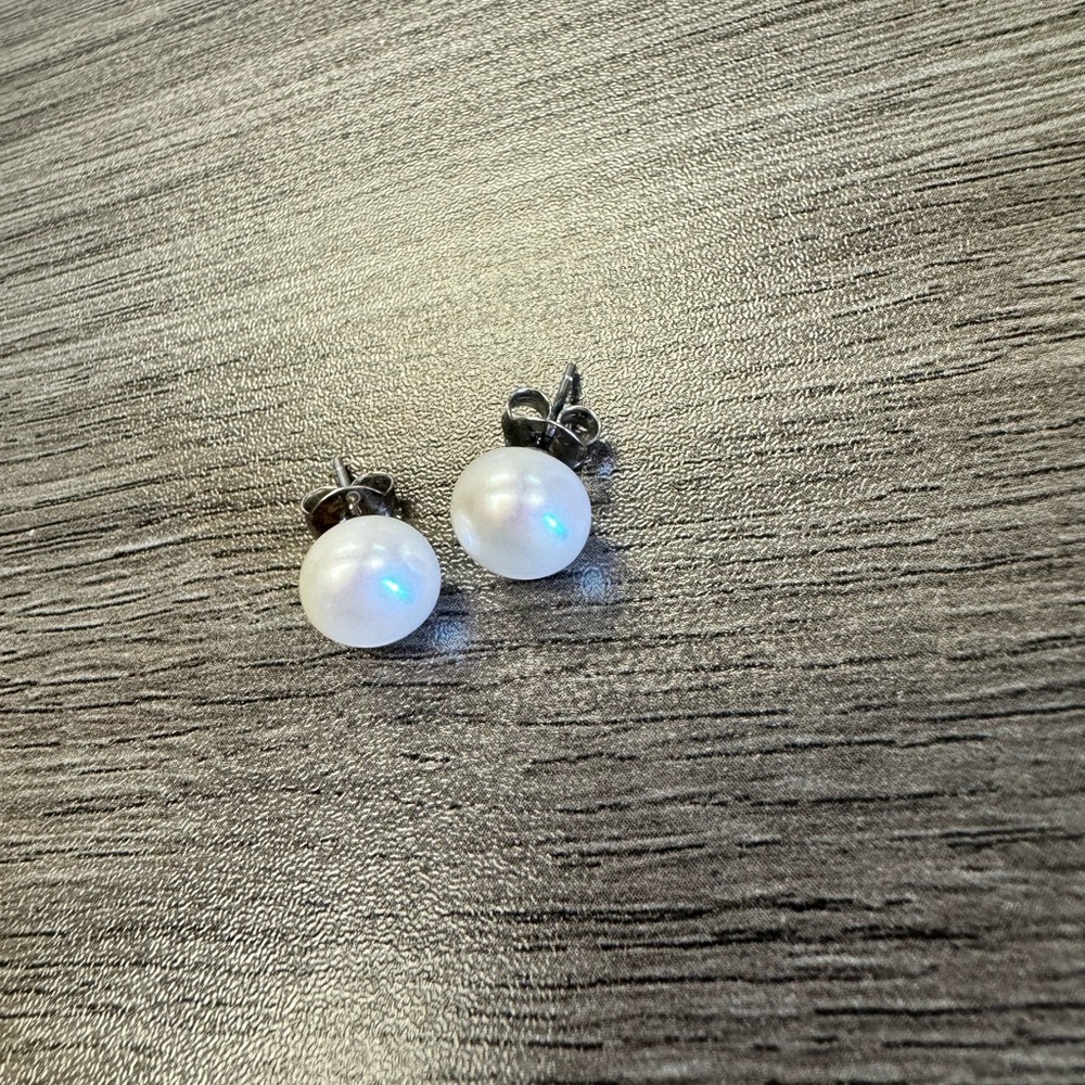 Pearl earrings